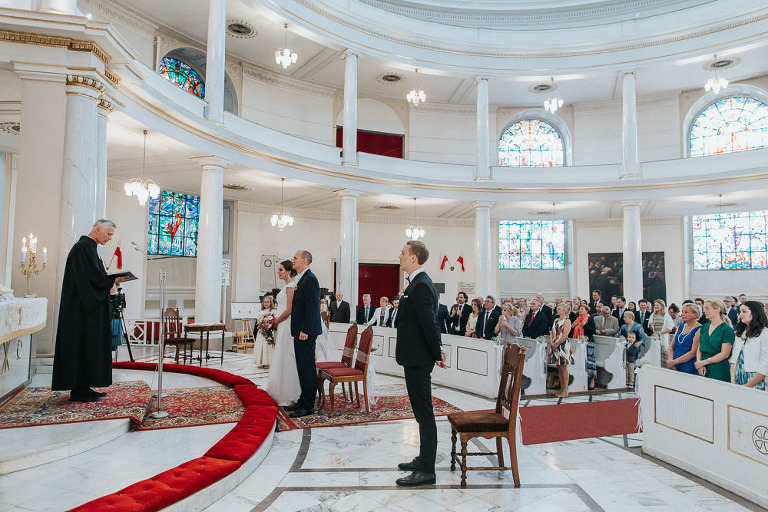 ślub polsko-szwedzki w kościele 