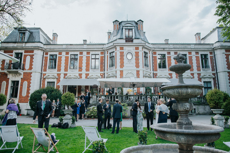 ogród z fontanną w restauracji endorfina Foksal 