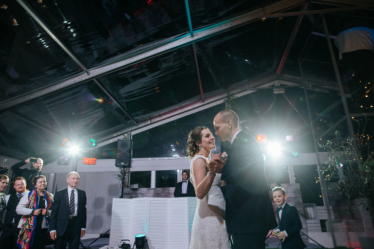 pierwszy taniec nowożeńców na weselu w oranżerii endorfina Foksal