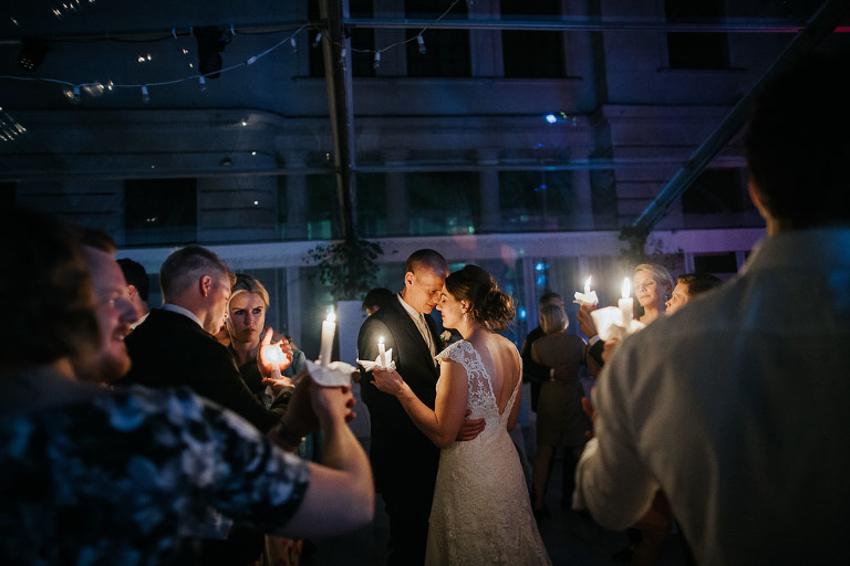 wesele w Endorfina Foksal taniec przy świecach pary młodej