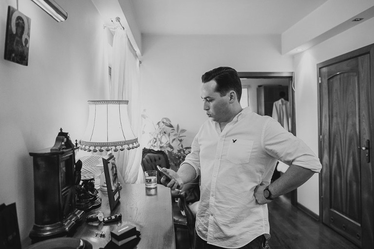 Pan młody dzwoni do narzeczonej 