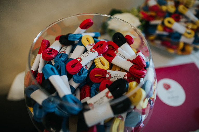 sznurówki jako prezent na weselu 