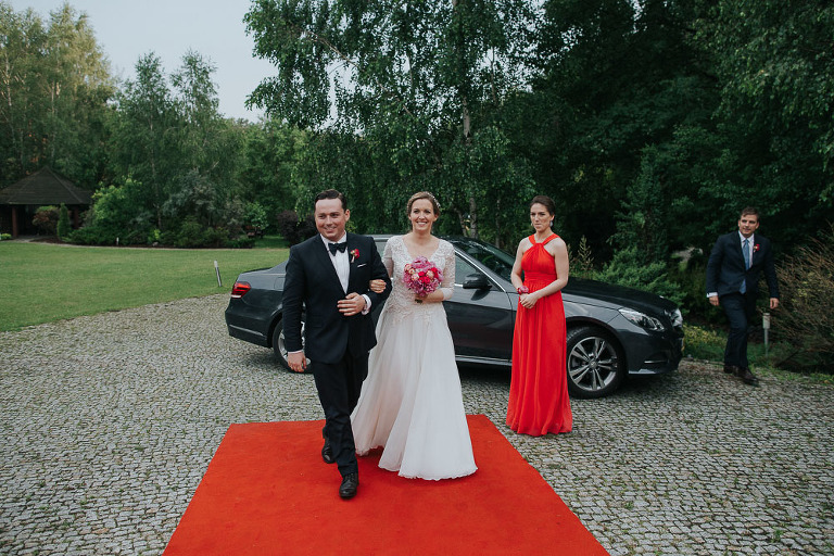 przyjazd pary młodej na wesele do Villa Maranello