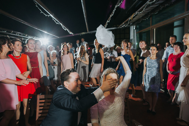 rzut welonem na weselu w Villa Maranello dawniej Villa Otwock