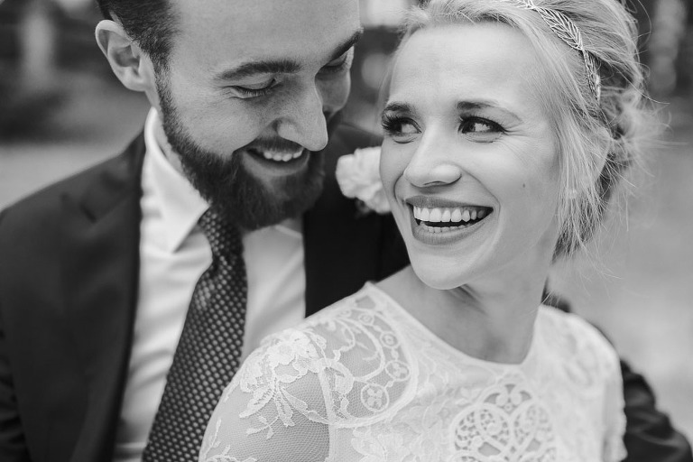 radosny portret ślubny 