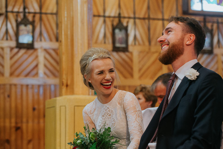 zabawna uroczystość ślubna 