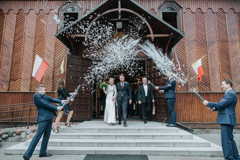 konfetti na wyjście z kościoła po ślubie 
