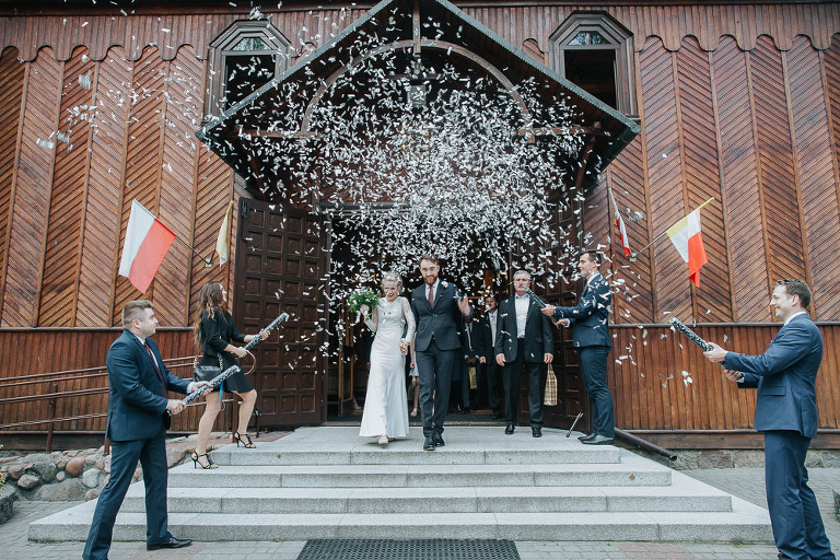 kwiaty na wyjście z kościoła po ślubie 