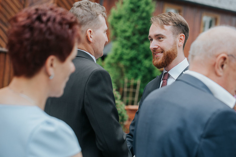 pan młody podczas życzeń 