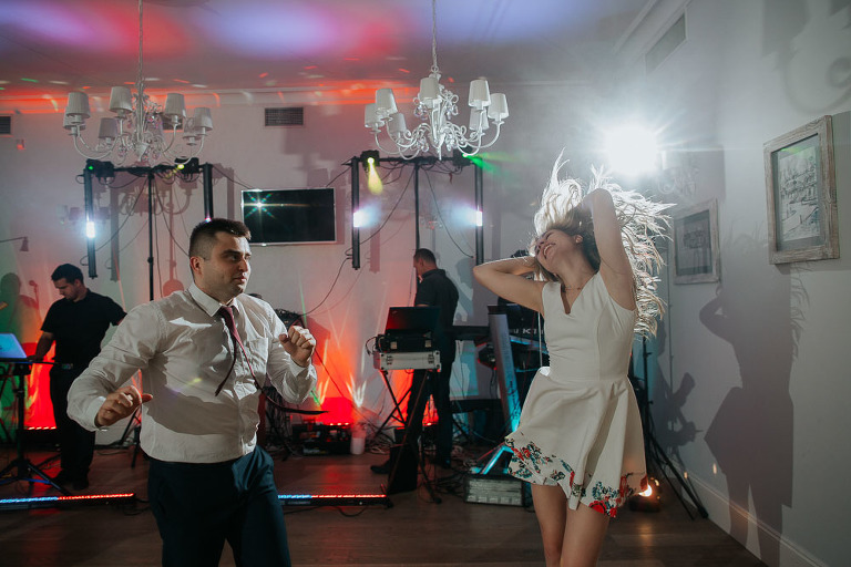 energiczna taniec na weselu w Dworze Droblin 