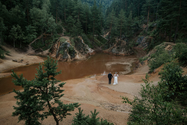 zdjecia ślubne kolorowe jeziorka 
