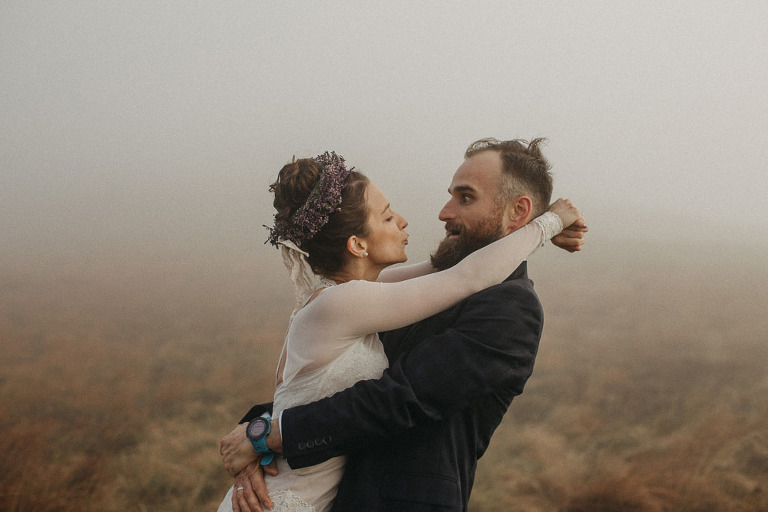 szczęśliwa para młoda w Bieszczadach 