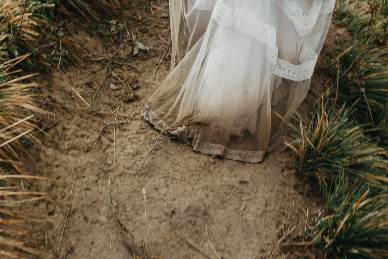 brudna sukienka ślubna 