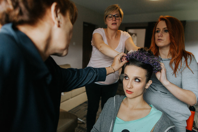 zakładanie wianka przed ślubem 