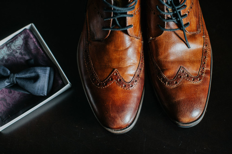 brązowe buty Pana młodego do ślubu 