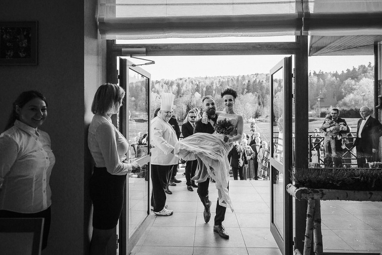 przeniesienie przez próg Pani młodej 