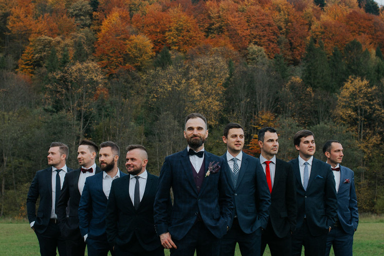 zdjęcie grupowe na weselu Bieszczady