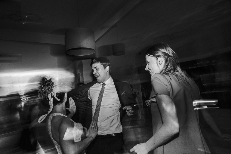 energiczny taniec na weselu z Panią młodą 