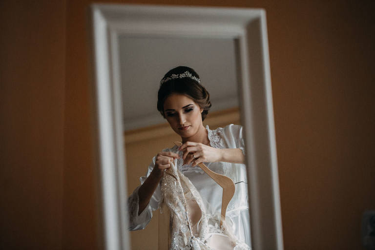 odbicie w lustrze panny młodej 