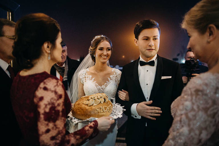 powitanie chlebem pary młodej 
