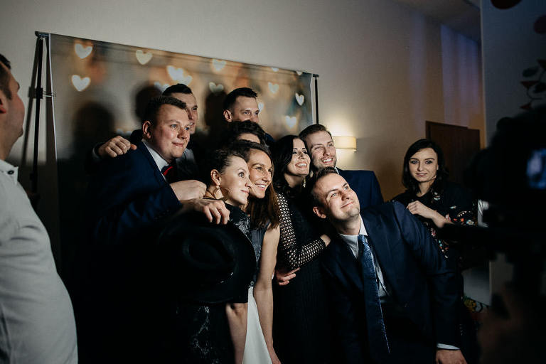 goście korzystający z fotobudki w sali Kasjopeja 