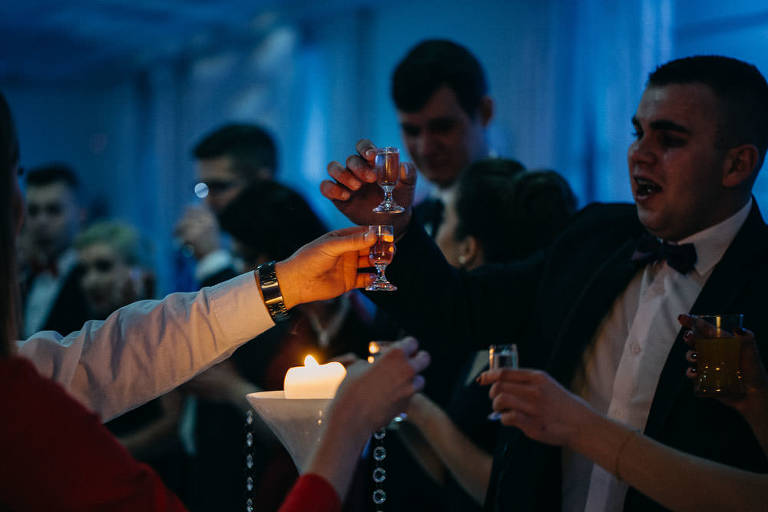 toast podczas wesela w sali bankietowej Kasjopeja 