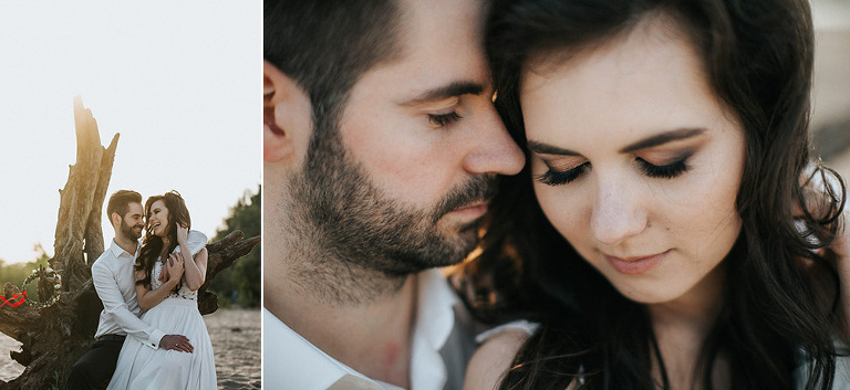 portret pary ślubnej siedzącej na konarze