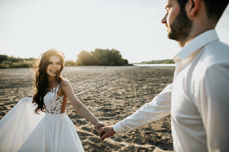 plener slubny o zachodzie słońca 