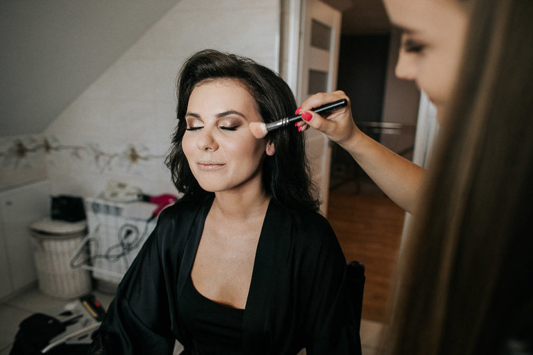 malowanie policzków pani młodej 