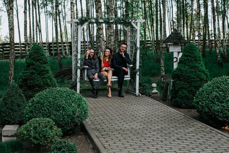 goście na huśtawce w Złotopolskiej dolinie 