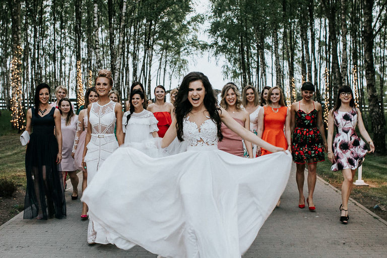 kobieca sesja zdjęciowa podczas wesela dwór zlotopolska dolina