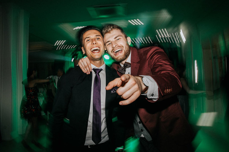 goście podczas zabawy na weselu w Złotopolska dolina 