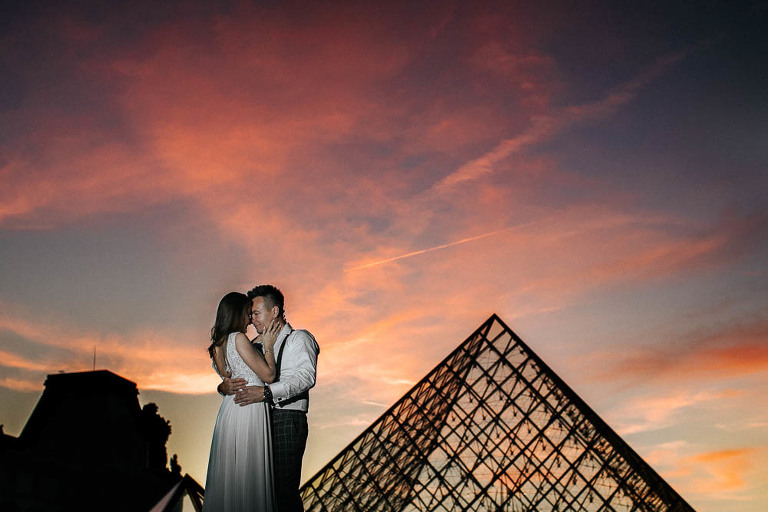 sesja o zachodzie slonca w paryzu