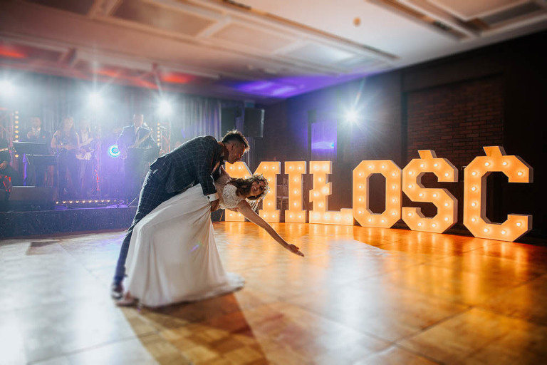 pierwszy taniec na weselu 