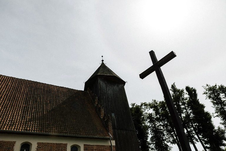 kościół z drewnianym dachem