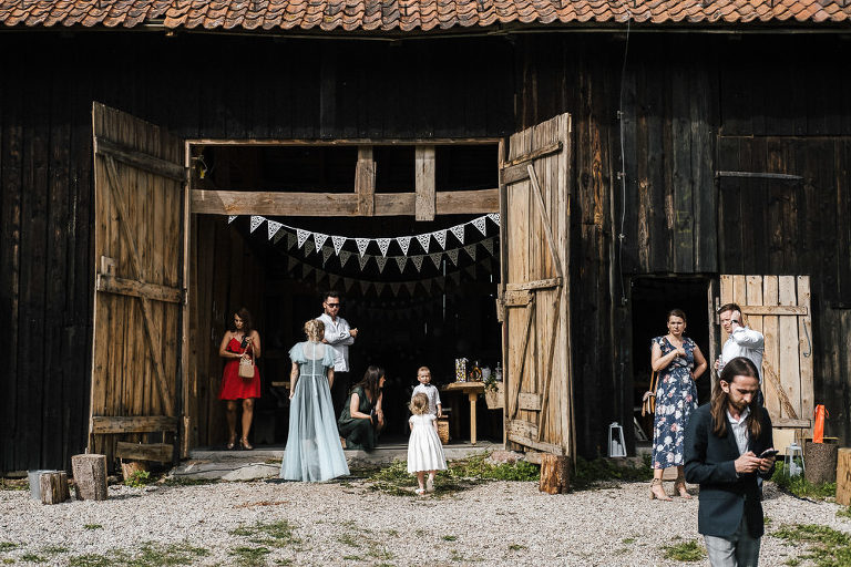 drzwi stodoły weselnej 