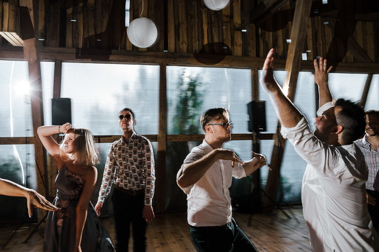 zabawa weselna w stodole