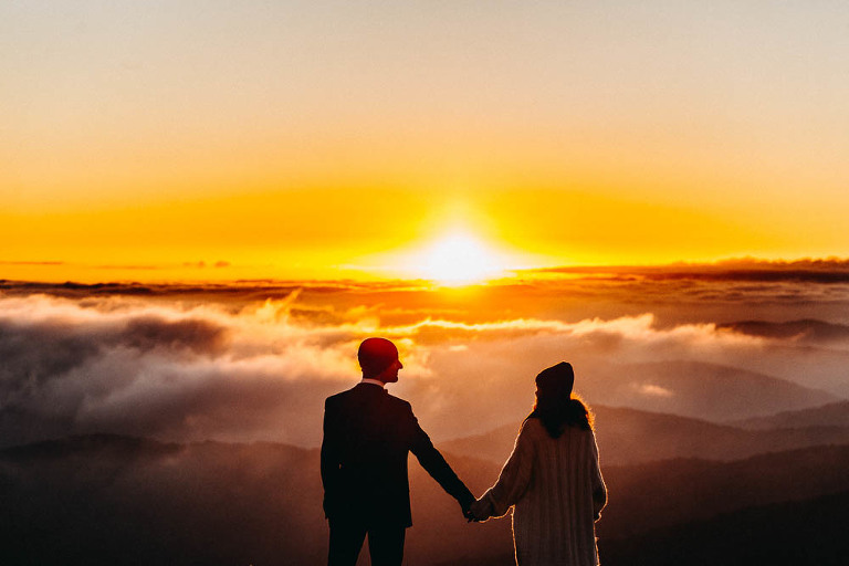 sesja narzeczeńska o zachodzie słońca w Bieszczadach