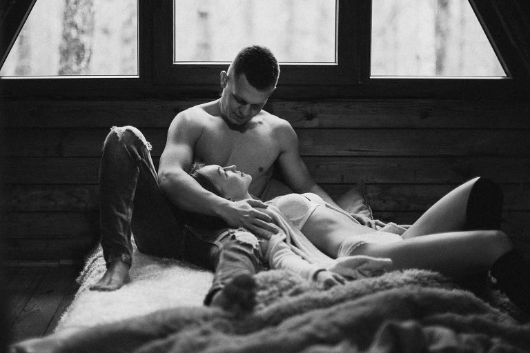 intymna sensualna sesja narzeczenska