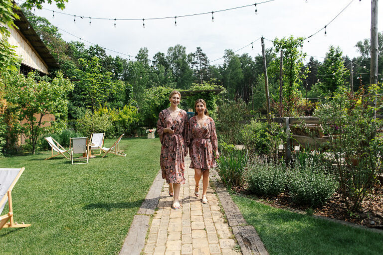 pani młoda wraz ze świadkową 