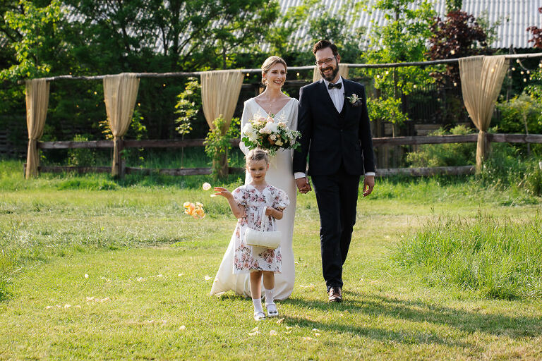 para mloda idzie na swój ślub cicha 23