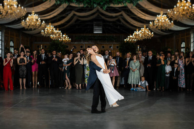 Pierwszy taniec na weselu w Majątku Howienny 