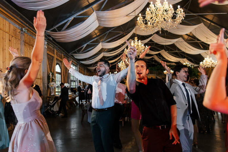 impreza weselna w stodole Majątku Howienny 