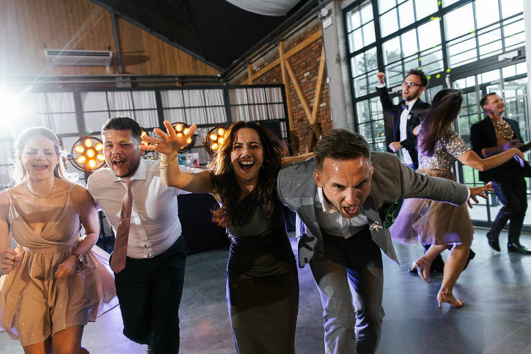 Zabawa weselna w stodole majatek howieny 